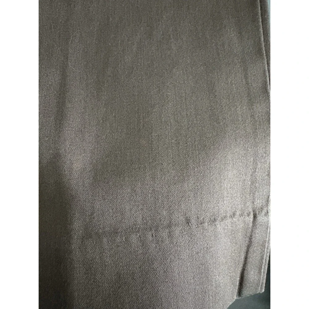 GAP Chino Pants Mens 34 x 32 Straight Fit Casual Work Wear Flat Front Khaki SPOT